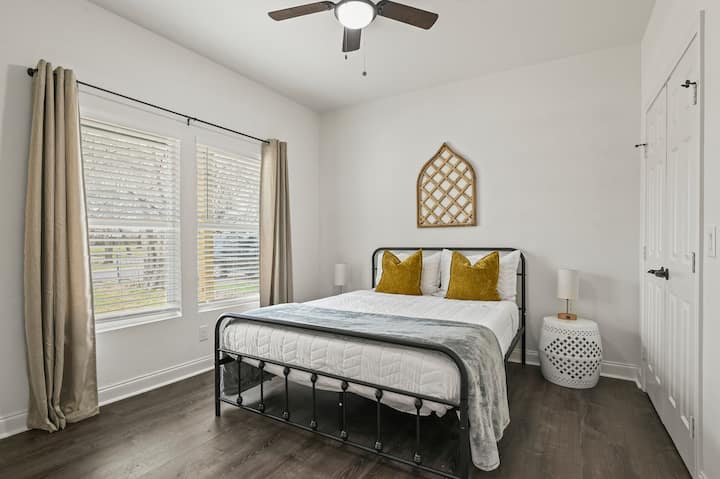 غرفة النوم 4:: سرير بحجم كوين