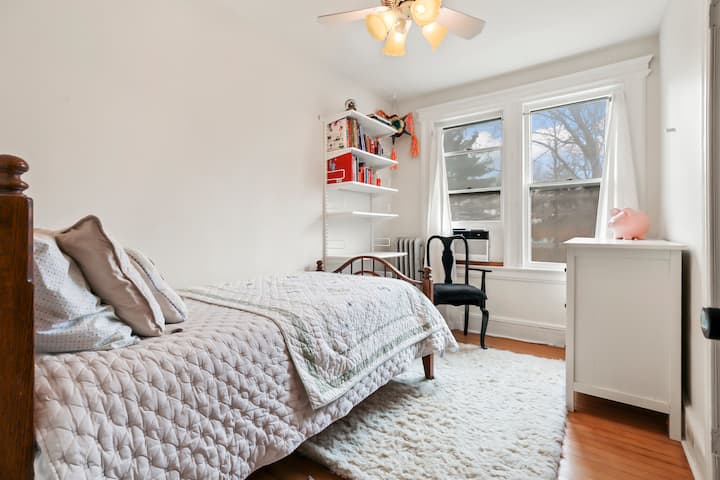 Спалня с двойно легло