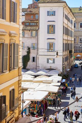 Elegant Home Near Navona Square Center of Rome gallery image 2