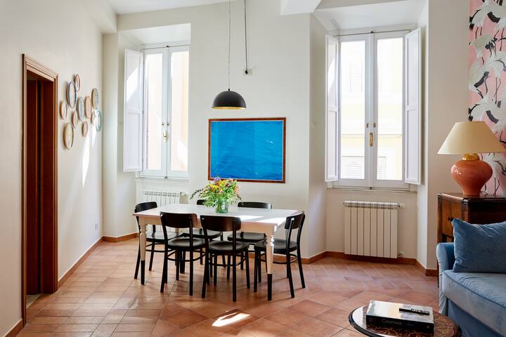 Elegant Home Near Navona Square Center of Rome gallery image 3