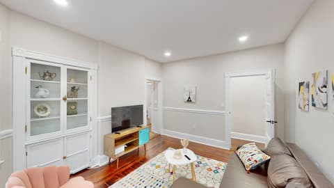 Top Airbnb: Forever Boston-5 mil Fenway, FreePrkg in Roslindale