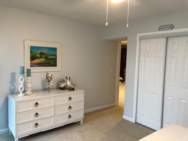Master Bedroom
Dresser and Closet
Opens to upstairs Living Room