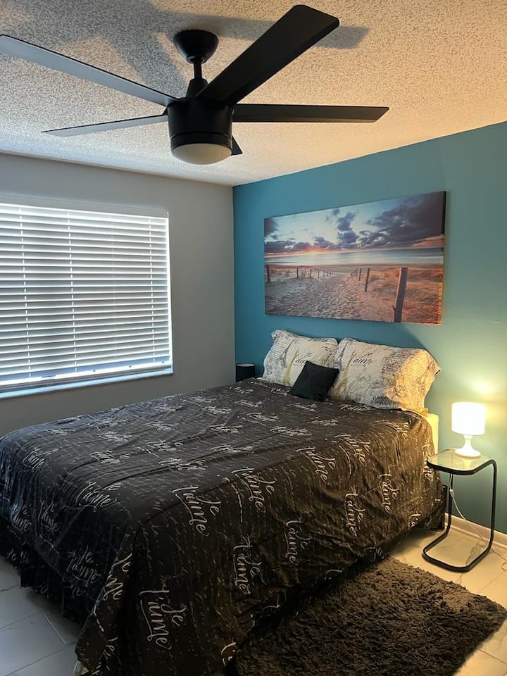 Dormitorio principal, cama tamaño queen