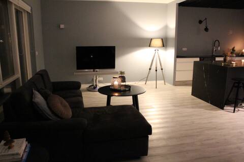 Stylish Ocean View Flat - Free parking