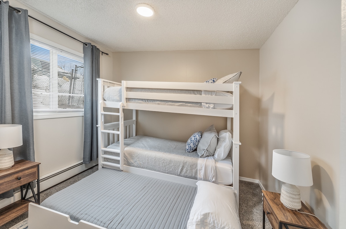 Chambre #3- Lit superposé et lit gigogne