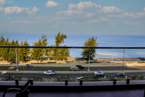 Beachfront Luxury: Exquisite Retreat above Mall