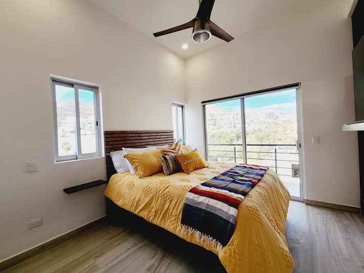 Chambre avec vue sur la montagne, balcon privé, dressing et salle de bains privative