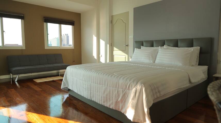 Riverfront house for rent/Chao phraya river house gallery image 4