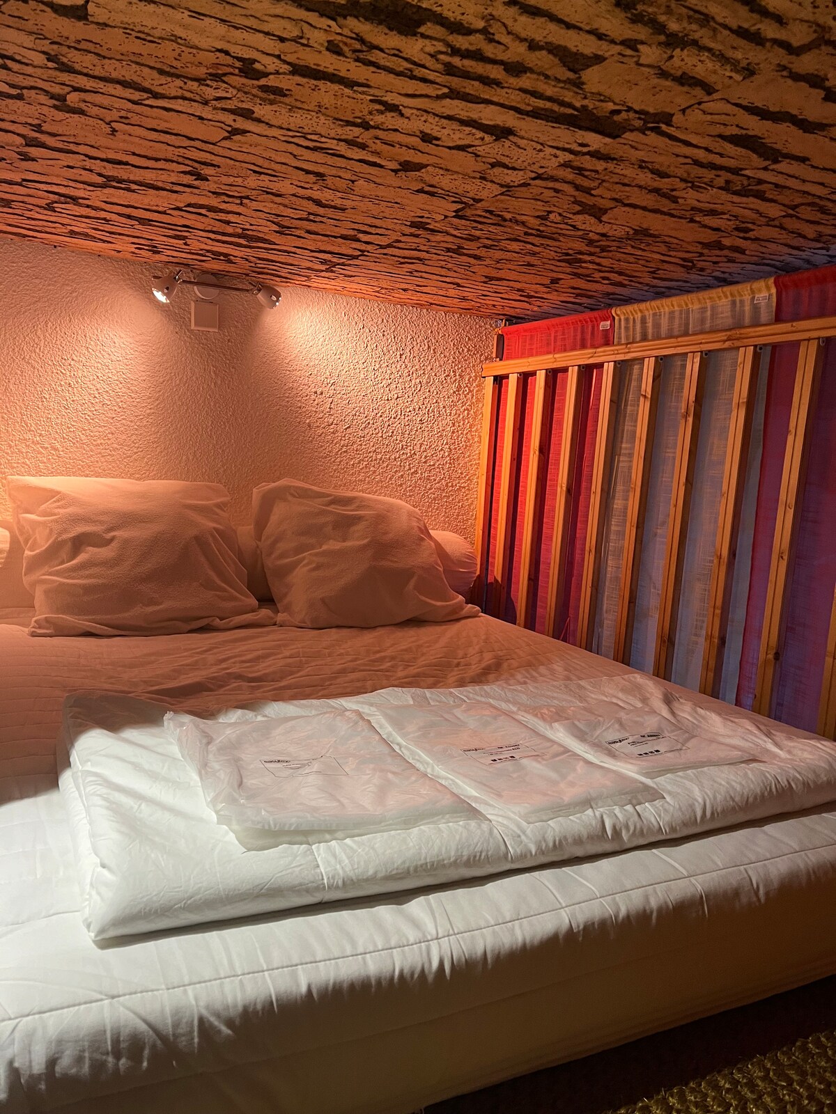 ห้องนอนใหญ่เตียง 140