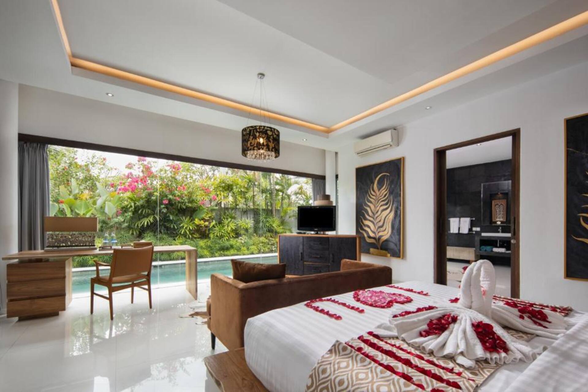 Romantic Poolside Hideaway 1 Bedroom Private Villa in Canggu 3