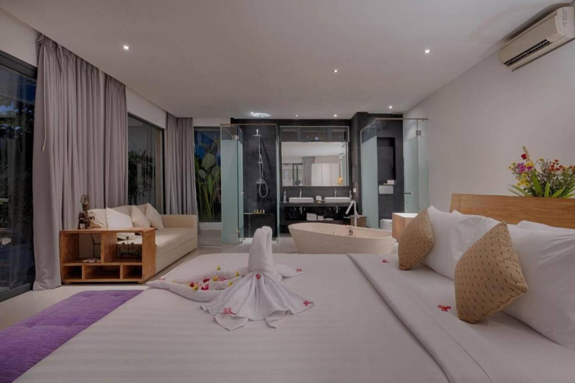 Romantic Garden Retreat 3 Bedroom Private Villa in Canggu 3