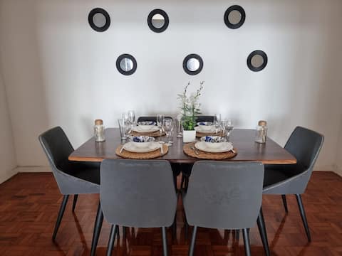 Cozy apartment in iconic street