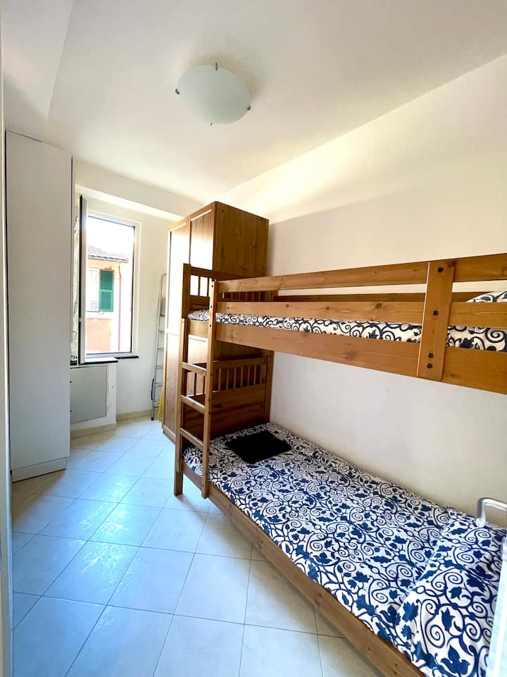 ห้องนอนพร้อมเตียงสองชั้น 