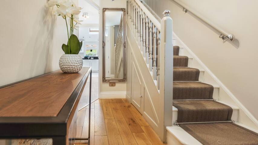 Cosy Comfortable Family home gallery image 2