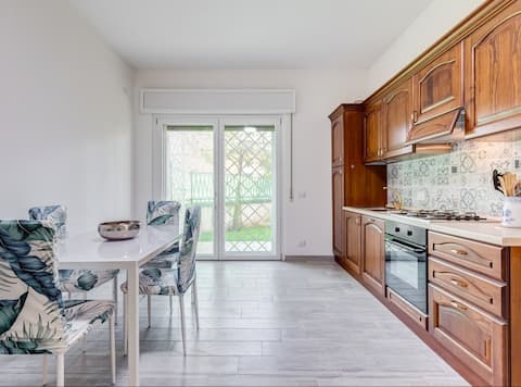 Proprietà Airbnb di successo: TorvaBeach Apartment a Pomezia