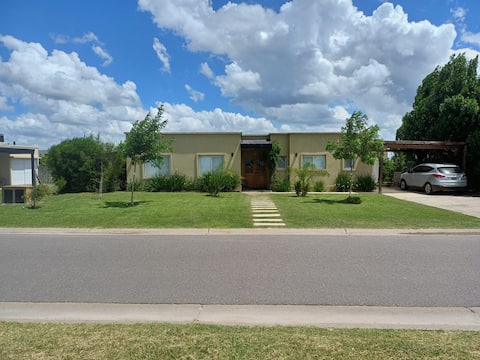 Ideal house to enjoy with friends and family