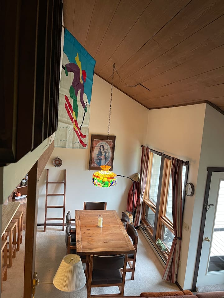 Lofty View - cozy family getaway