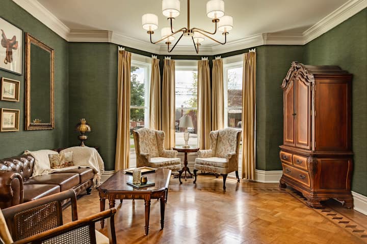 The Lady Jinx Home - 3 BR/2.5 Bath - Entire Home
