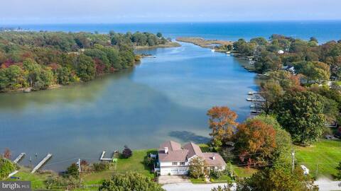 Beautiful Waterfront Escape w/ Gorgeous Views