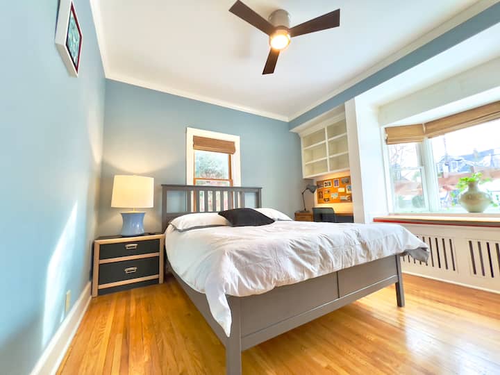 Dhomë gjumi dopio "queen" në katin kryesor