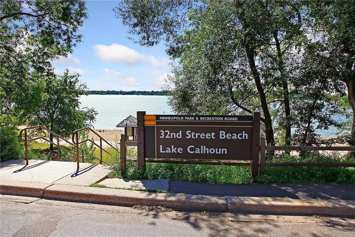 Luxury 6BR/5FB w/- steam sauna by Lake Bde MakaSka gallery image 4