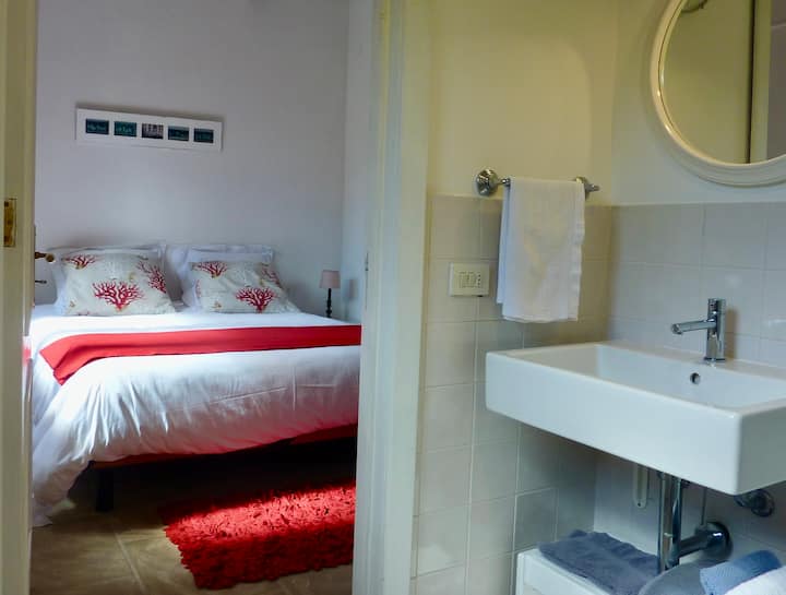 chambre vue de la salle d'eau