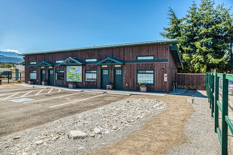 Dungeness Valley Inn- Lavender Rm