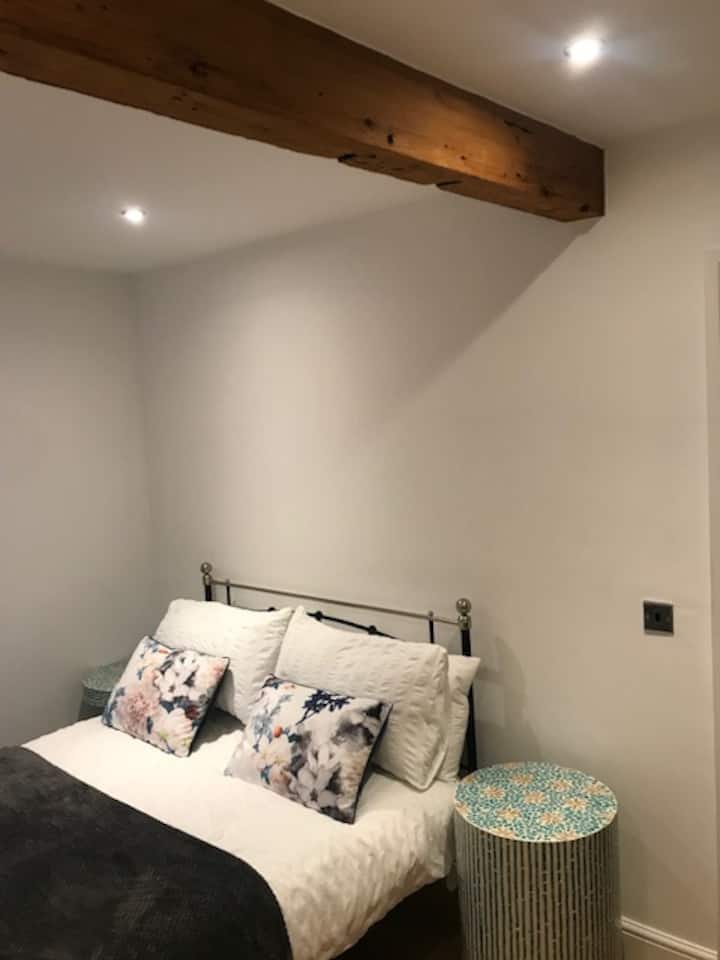 ห้องนอนที่ 2 พร้อมเตียงคู่ 