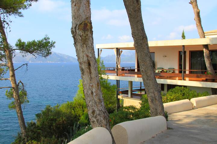 Es Balcó, exclusive Villa with private Beach gallery image 2