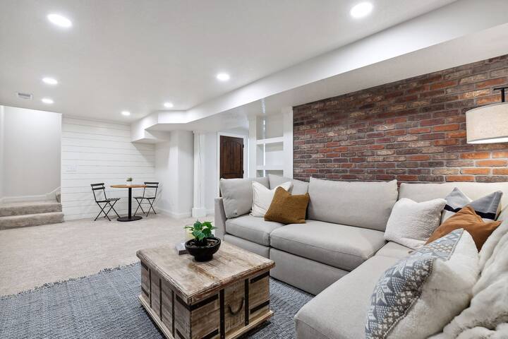 Upscale Minnetonka Beach Cabin gallery image 3