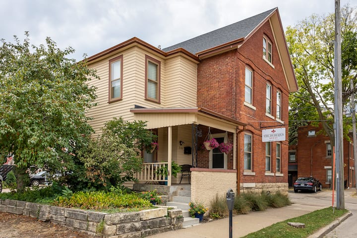 Quality Inn In Dubuque The Dubuque House - Historic Downtown Location! - Houses for Rent in ...