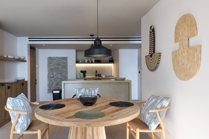 Elegant 2 BDR Design Villa with Pool & Views gallery image 5