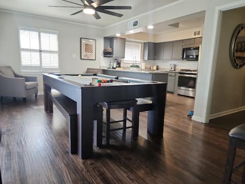 N Dallas, Pool Table, Fire Pit, 15 min to airports