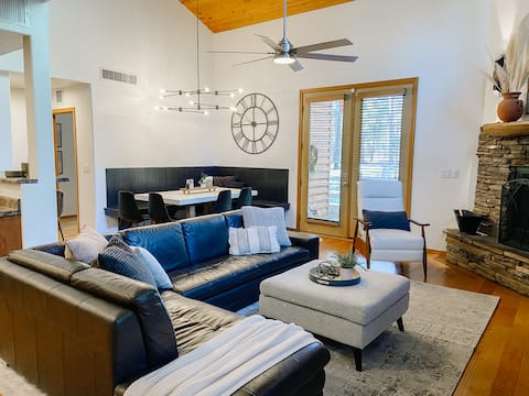 Successful Airbnb property: Family friendly modern cabin. in Pinetop Lakeside
