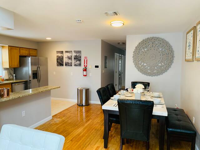 Huge luxurious apartment 20 minutes to Manhattan! gallery image 2