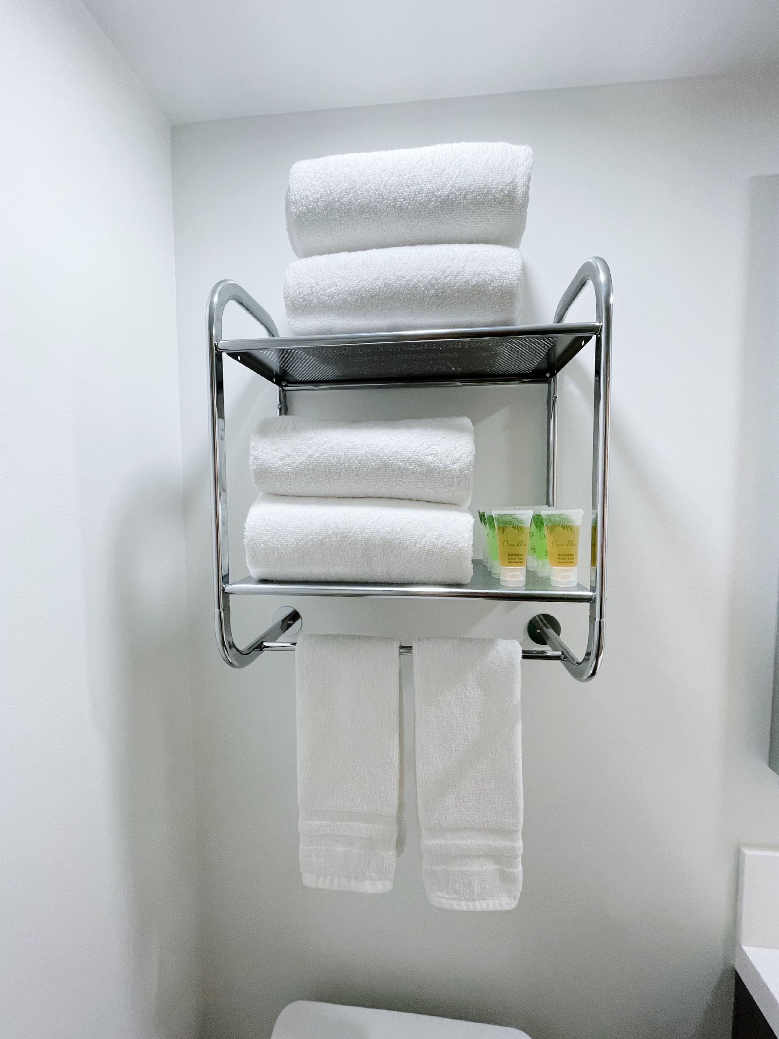 Condo in Honolulu · ★4.96 · Studio · 1 bed · 1 private bath - Image 5