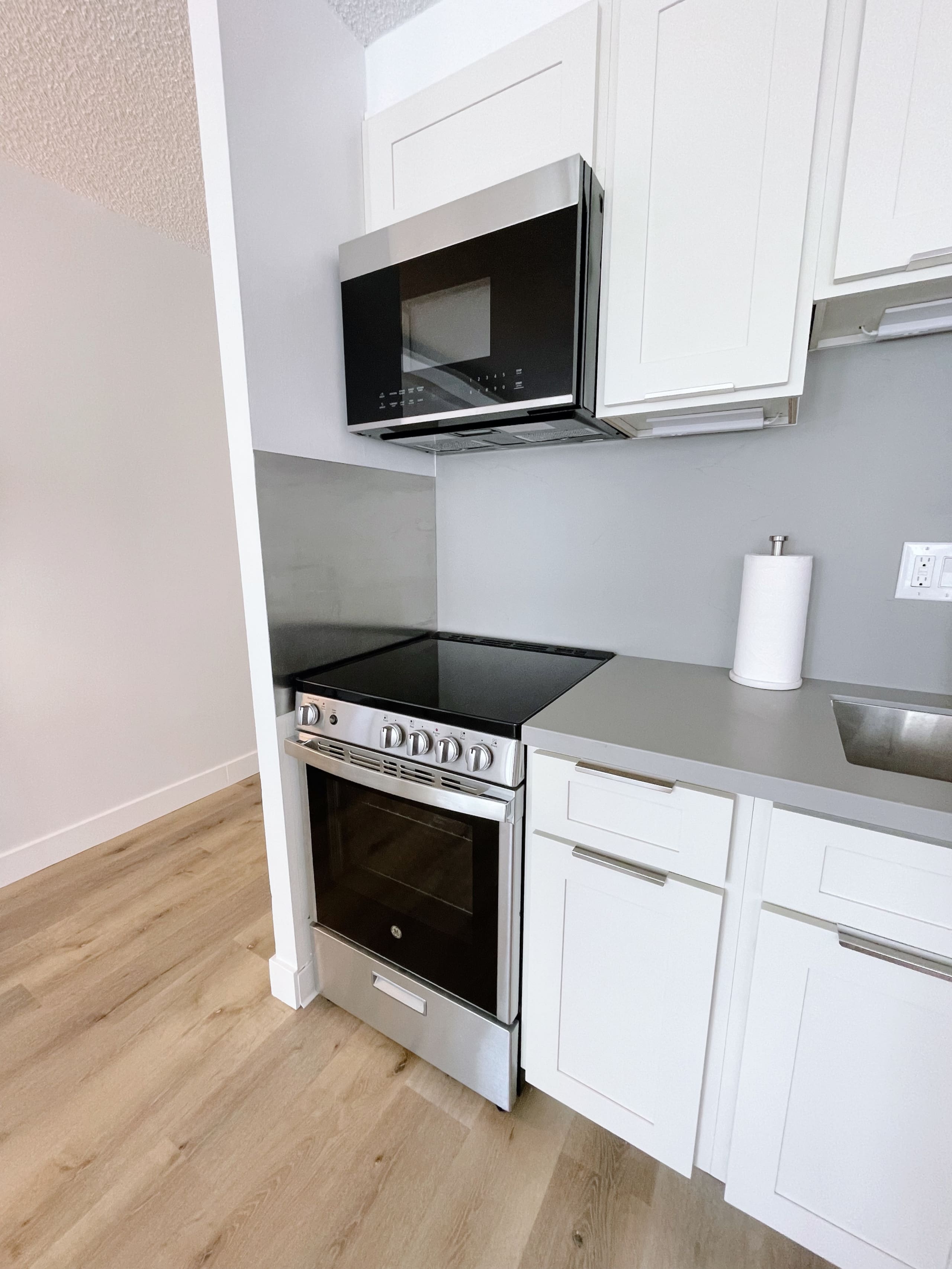 Condo in Honolulu · ★4.96 · Studio · 1 bed · 1 private bath - Image 1