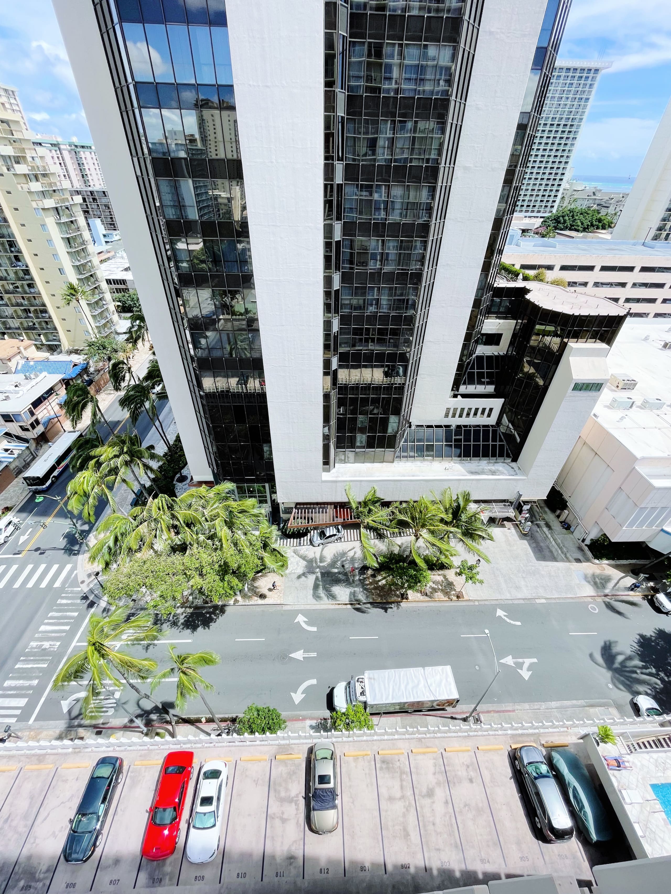 Condo in Honolulu · ★4.96 · Studio · 1 bed · 1 private bath - Image 9