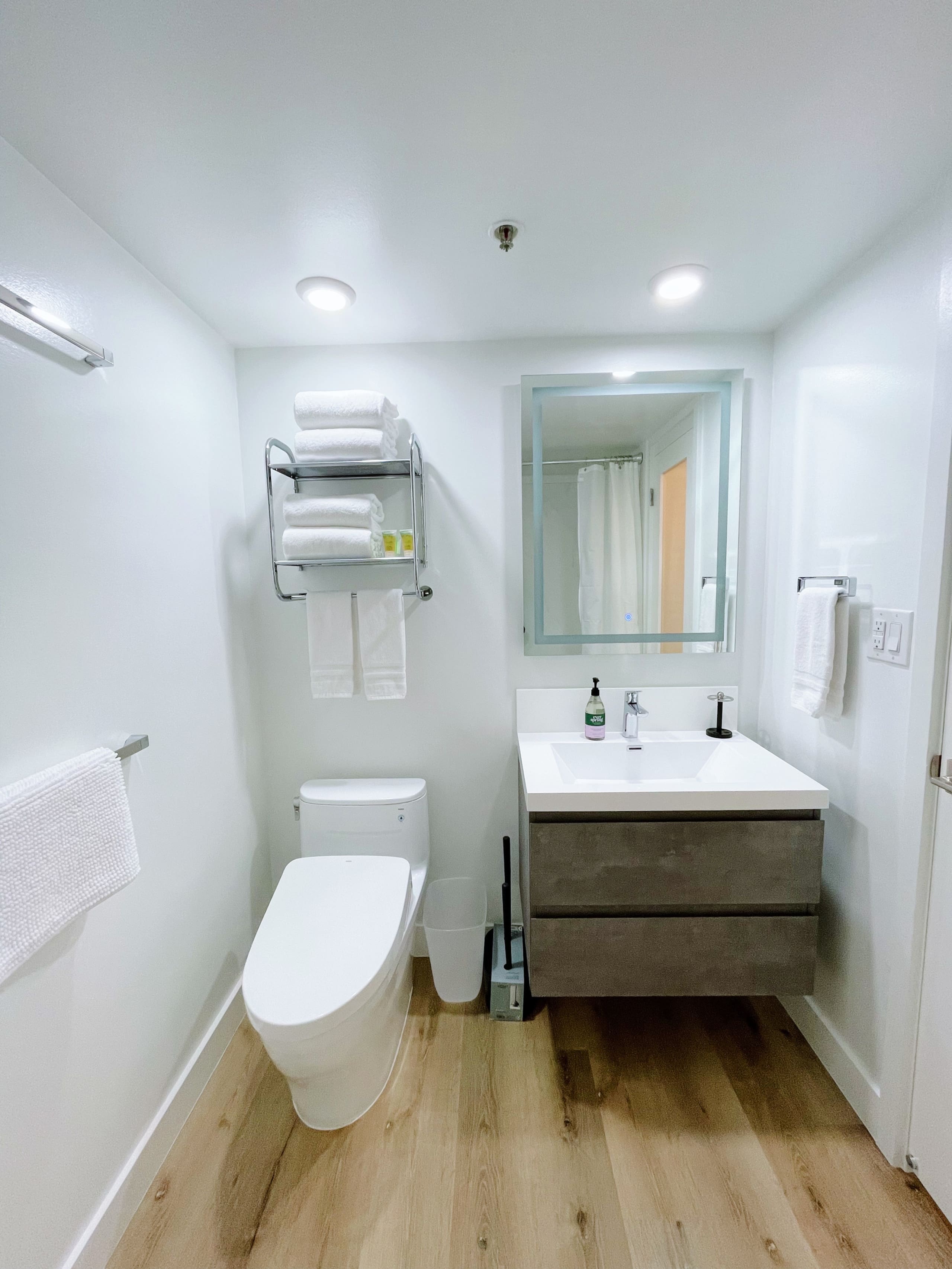 Condo in Honolulu · ★4.96 · Studio · 1 bed · 1 private bath - Image 4