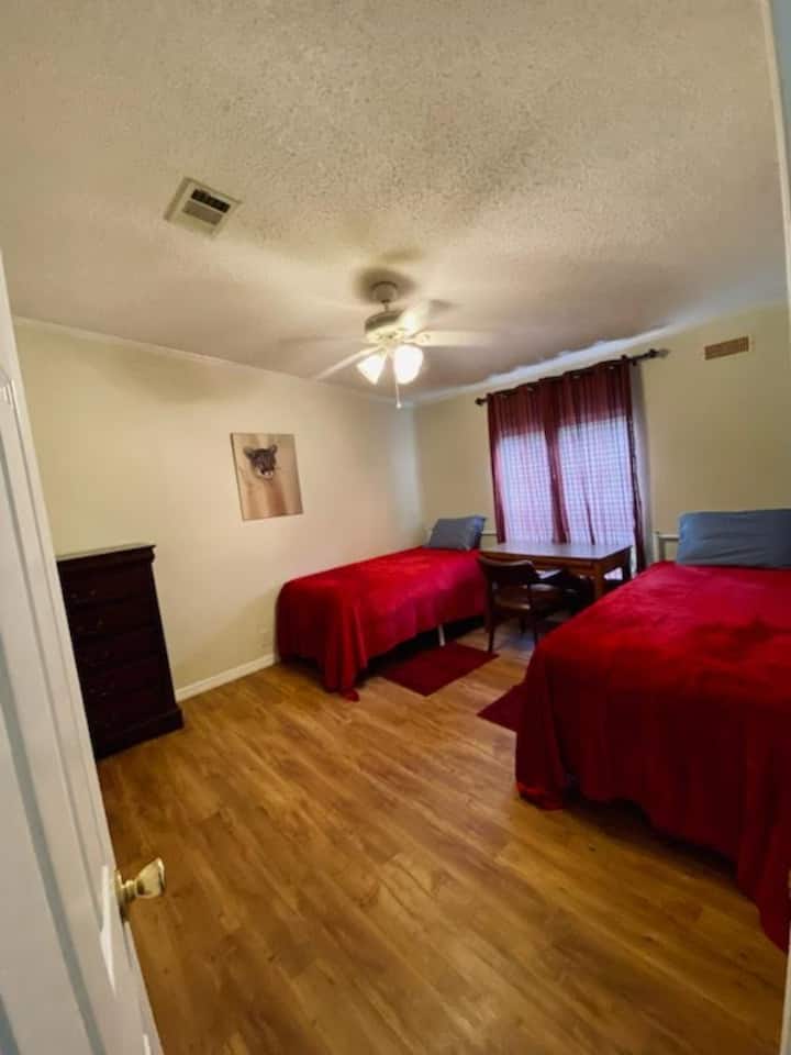 Спалня 3 също има две единични легла