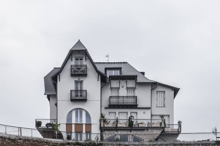 New and cozy penthouse with parking included