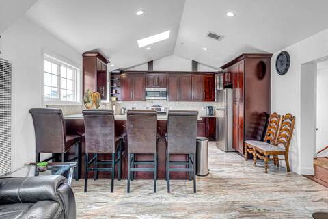The Gateway - Large Home Near Monterey & Beaches