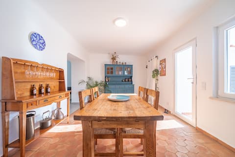 Popular Airbnb listing: Peaceful, spacious & stylish, a real home! in Budens
