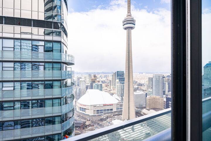Panoramic Waterfront Skyline View + Free Parking