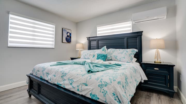 配备舒适特大双人床的卧室