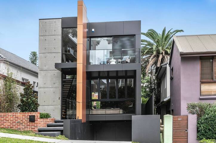 Bondi Beach Arc Masterpiece Home gallery image 5