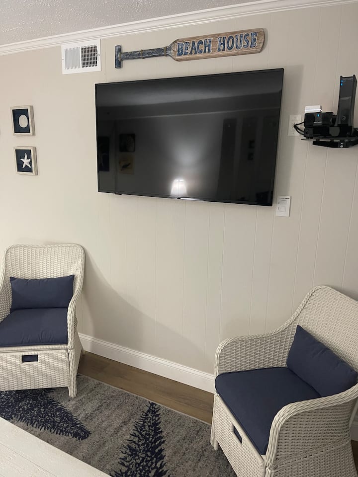 Smart TV entertainment with WiFi