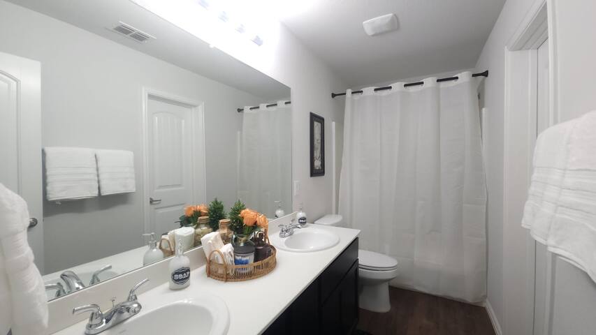 Comfy home minutes from Downtown, Stockyards & TCU gallery image 5