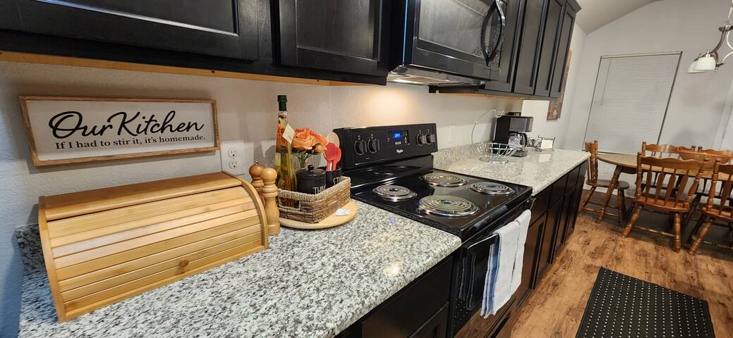 Comfy home minutes from Downtown, Stockyards & TCU gallery image 2