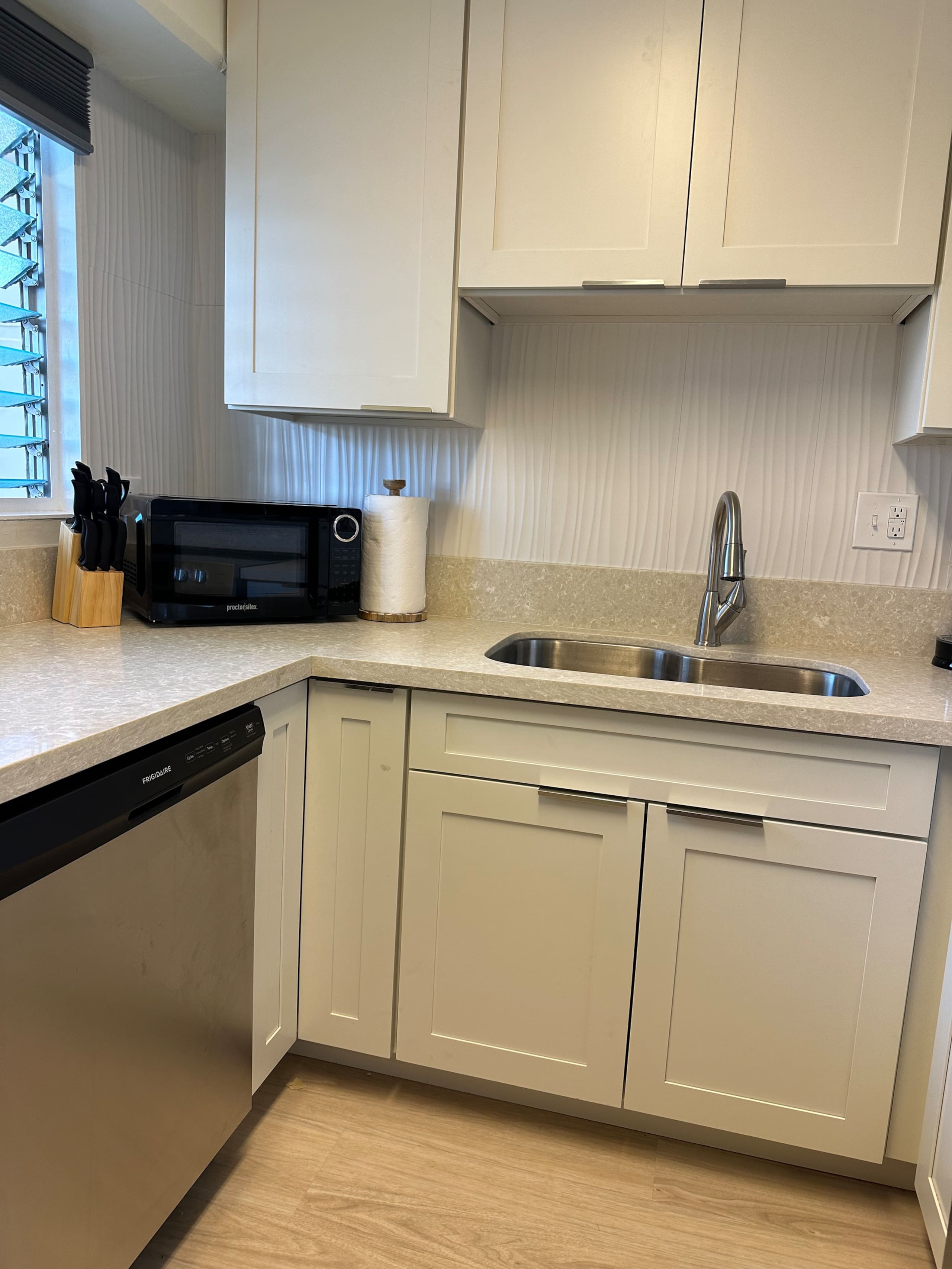 Welcoming Waikiki apt sleeps 6 FREE parking - Image 12